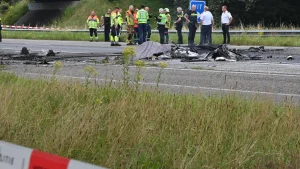 Thumbnail voor Vliegtuig neergestort op A58 in Noord-Brabant, piloot overleden