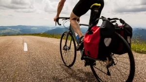 Thumbnail voor Flora's vriend bleek te liegen over zijn maandenlange fietstocht: 'Het huis was te klein'