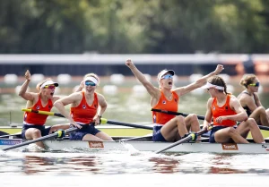 Thumbnail voor Roeisters vierzonder pakken goud op Olympische Spelen na bloedstollende eindsprint