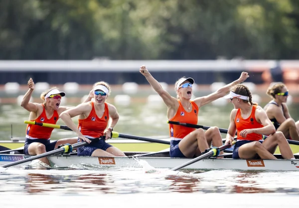 Goud roeisters vierzonder na bloedstollende eindsprint