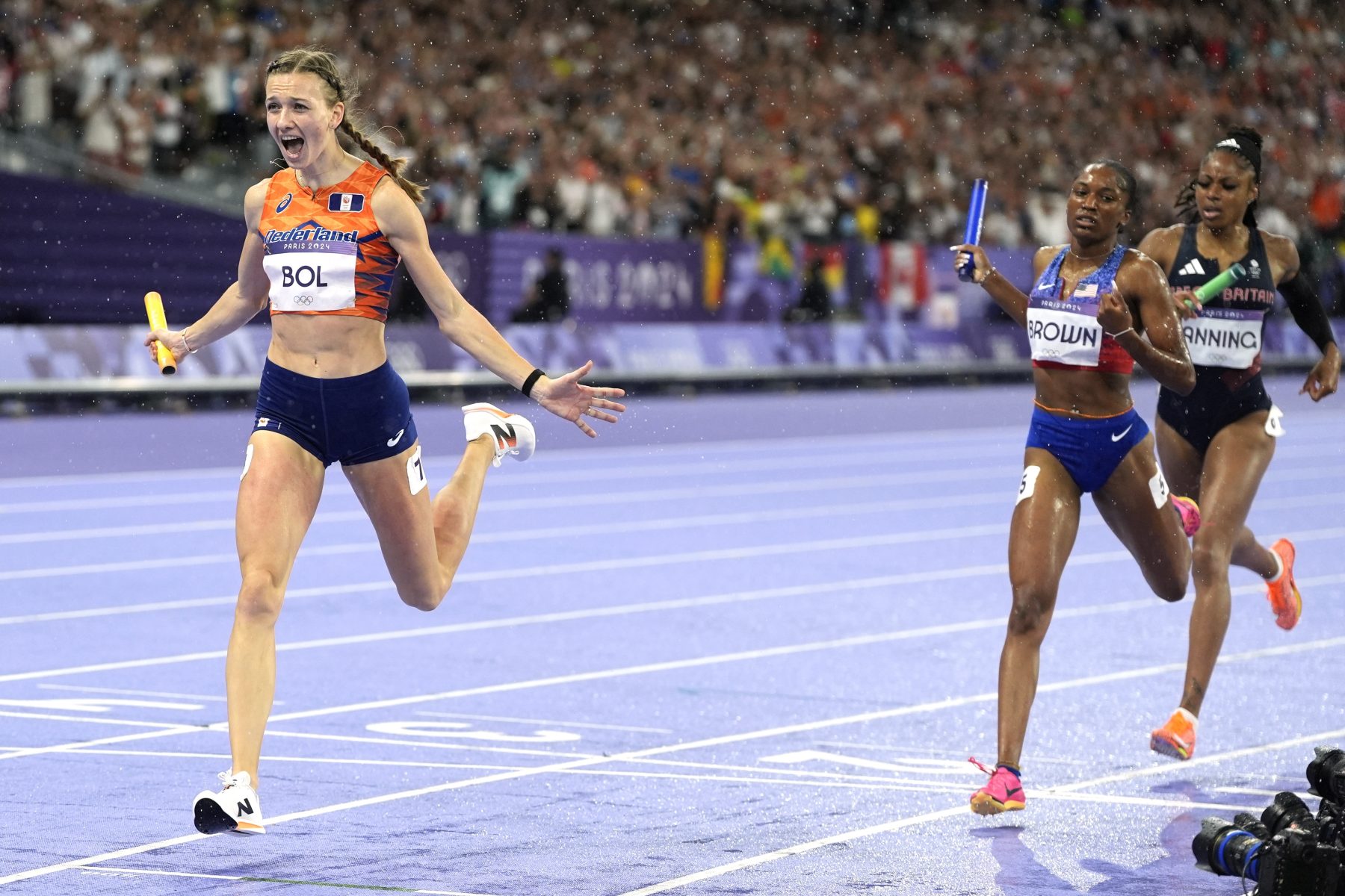 Femke Bol eindsprint 4x400 meter