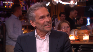 Thumbnail voor Dick Schoof bij 'Humberto à Paris' voor eerste televisie-interview: 'Wel spannend'