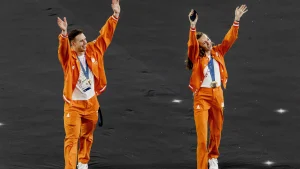 Thumbnail voor Van het Nederlandse volkslied tot een skydivende Tom Cruise: zo zag de afsluiting van de Olympische Spelen eruit