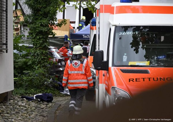 Man die door ingestort hotel gewond raakte terug in Nederland: 'Artsen vol goede moed, wij dus ook'