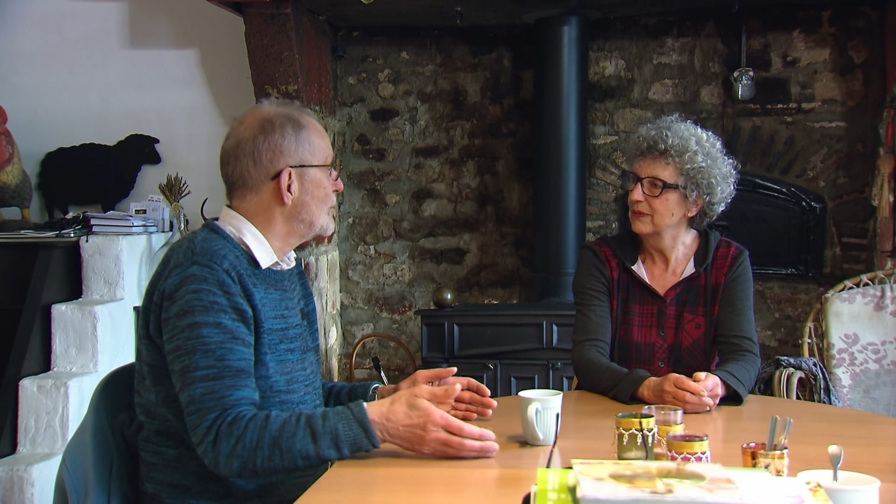 Jan en Anja hebben gesprek over vertrek in 'B&B Vol Liefde'