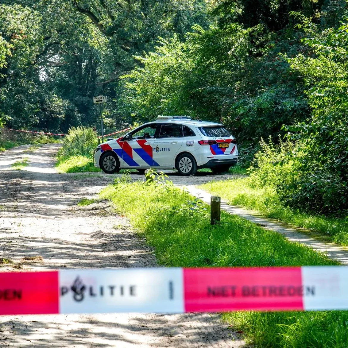 Zoektocht in Vries naar de inmiddels aangehouden man voor dood van vrouw in Groningen