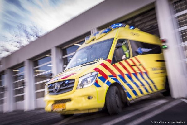 Baby (1) ernstig gewond na val uit raam woning Rotterdam