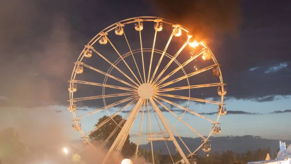 Brand in reuzenrad op festival in Leipzig