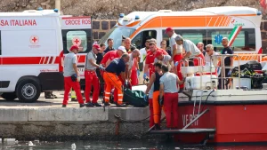 Thumbnail voor Friese schipper redt opvarenden (waaronder een baby) van gezonken schip Sicilië