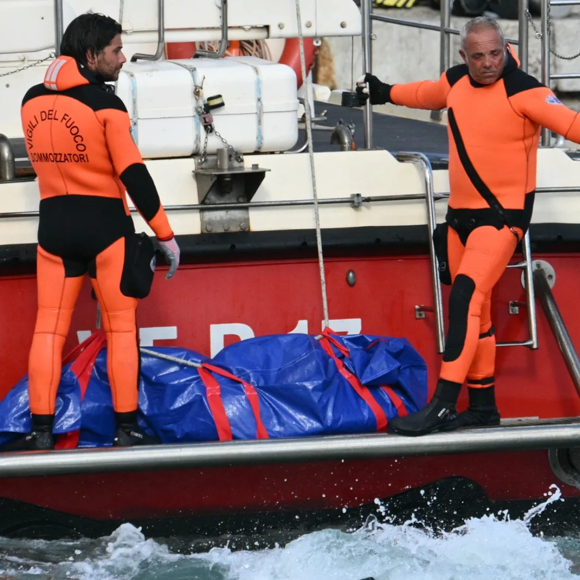 Vijf levenloze lichamen opgedoken nadat zeilschip in Sicilië verging