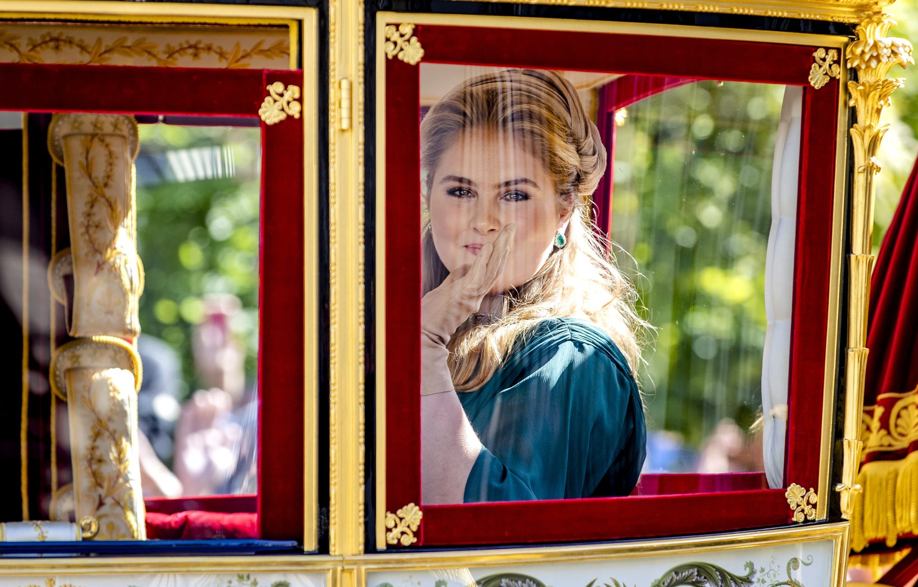 Prinsjesdag: Vertrek Koninklijke stoet bij Paleis Noordeinde