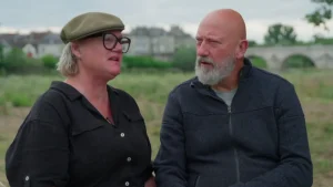 Thumbnail voor Primitief bestaan in Frankrijk is voor Pauline en John van 'Het Roer Om' behoorlijk wennen: 'Waar zijn we aan begonnen?'