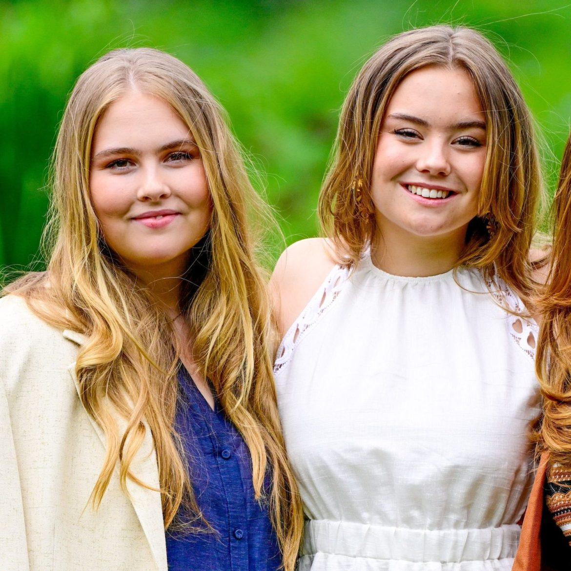 De prinsessen tijdens de jaarlijkse zomer-fotosessie van de koninklijke familie