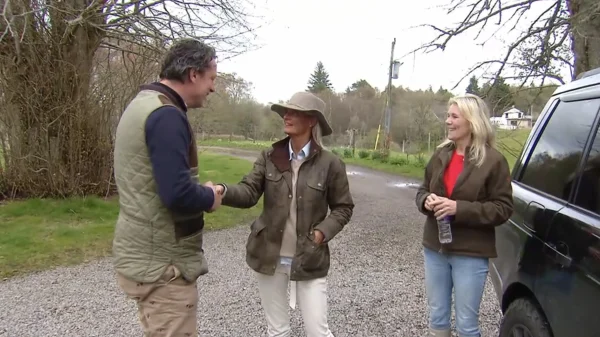 Esther arriveert bij Robert Jan in B&B Vol Liefde