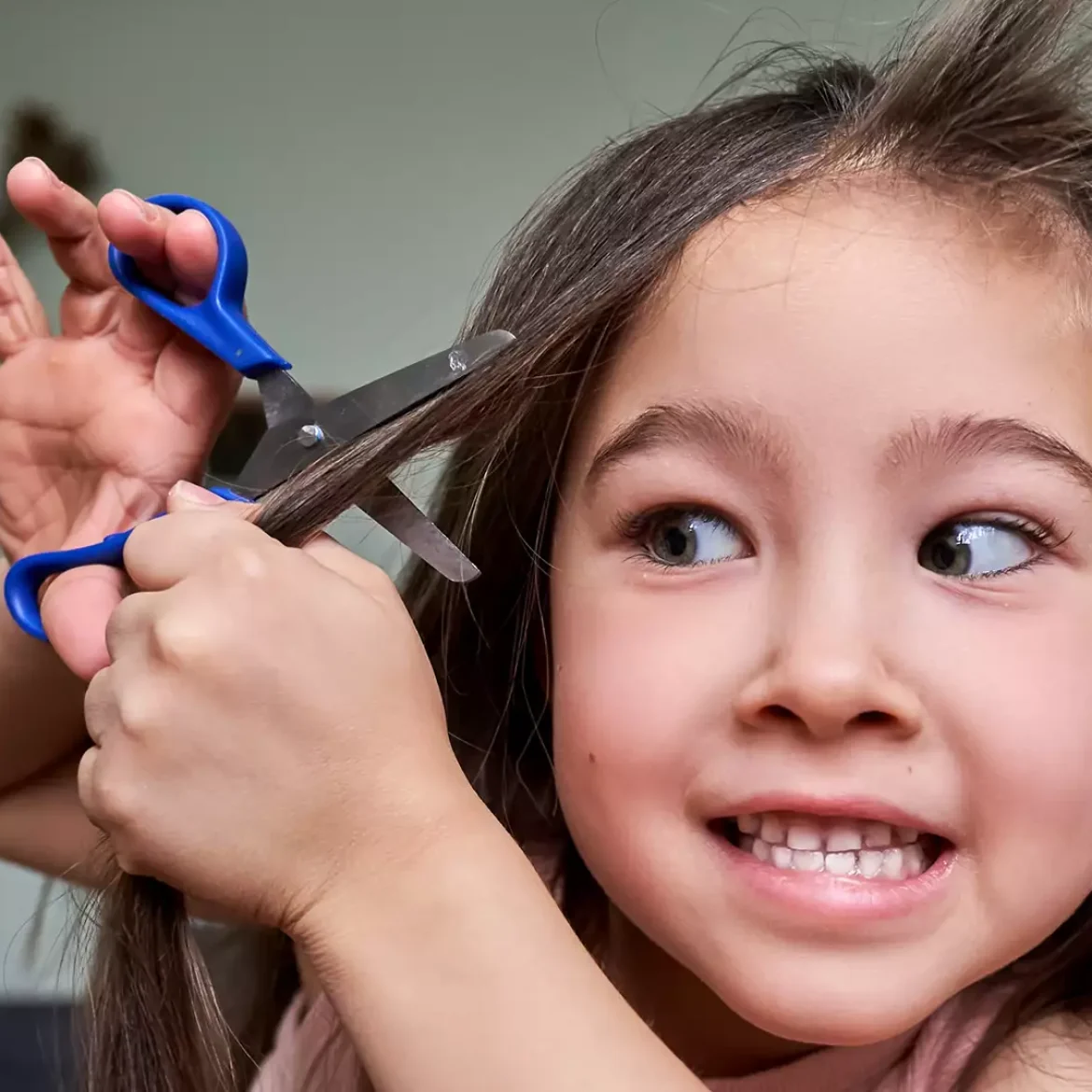 'Mijn kind knipte zijn eigen haar': 15 moeders delen parels van foto's