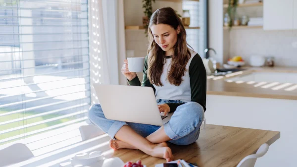 Vrouw met laptop