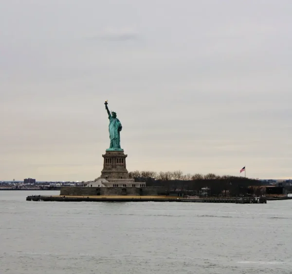 vrijheidsbeeld vanaf staten island ferry - new york budget tips