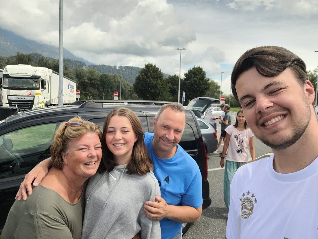 Adriënne met haar gezin, dochter Janna, man Jack en zoon Rens