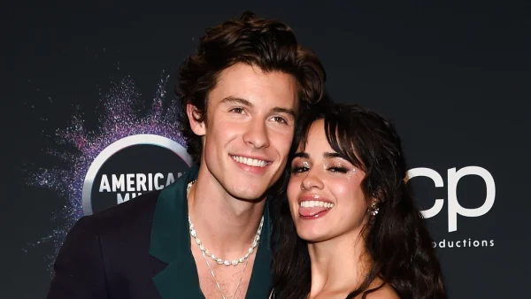 Shawn Mendes en Camila Cabello bij de American Music Awards in 2019