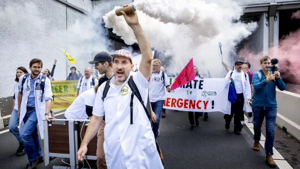 Klimaatdemonstranten op de A12