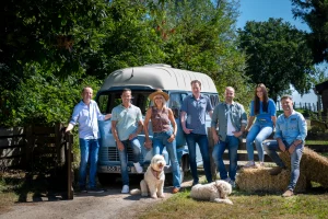 Thumbnail voor Pennen klaar, schrijven maar: deze boeren gaan op zoek naar de liefde in 'Boer zoekt Vrouw'