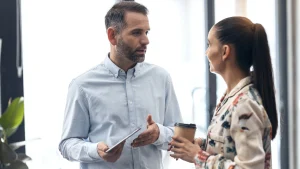 Thumbnail voor Waarom mansplaining een probleem is in de maatschappij: 'De kennis van vrouwen wordt ondergewaardeerd'