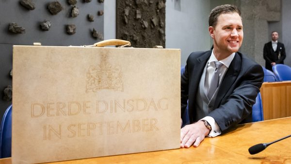 miljoenennota koffertje Prinsjesdag overhandiging