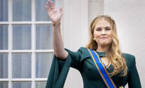 Thumbnail voor De royals op Prinsjesdag: Amalia zwaait met allure en Alexia verstopt haar armband