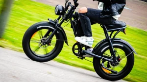 Thumbnail voor Marians dochter (11) werd aangereden door een fatbike: 'Ze kon geen hele dagen meer naar school'