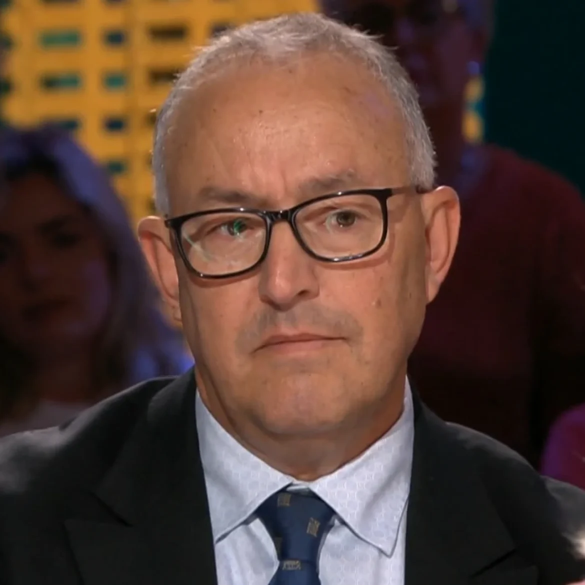 Ahmed Aboutaleb geëmotioneerd aan tafel bij Eva Jinek