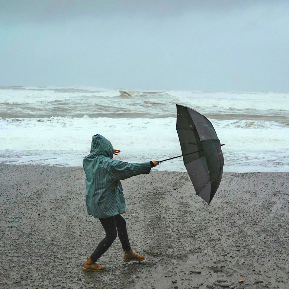 Zware windstoten en verkeershinder: KNMI waarschuwt voor storm Aitor