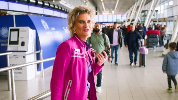 Floormanager Josée in 'Schiphol Airport'