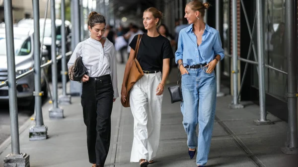 Barrel jeans street style look