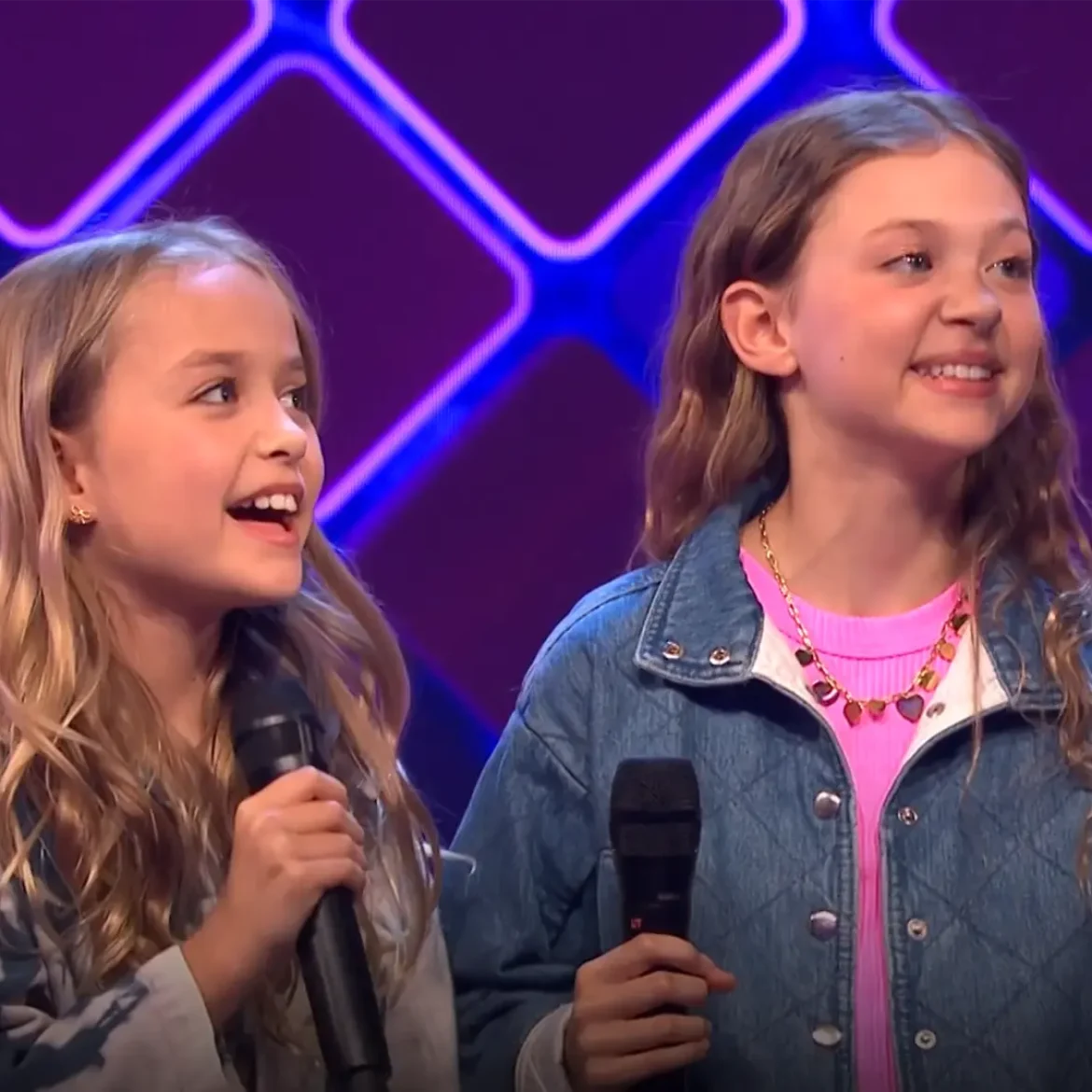 Coco (11) en Cato (9) pakken de jury helemaal in bij 'DNA Singers': 'Ik wil later superster worden'