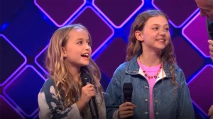 Thumbnail voor Coco (11) en Cato (9) pakken de jury helemaal in bij 'DNA Singers': 'Ik wil later superster worden'