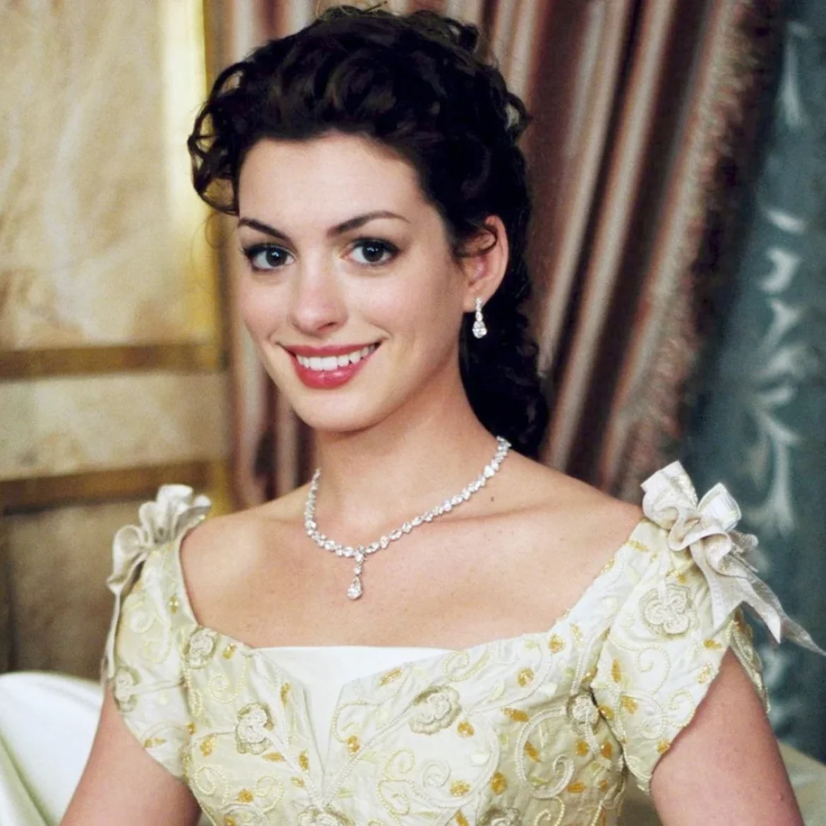 Anne Hathaway in Princess Diaries 3