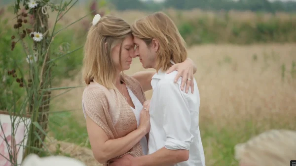 Dirk-Jan en Chantal kopen in 'Waar Doen Ze Het Van?' tweedehands kleding voor 'vertrouwdag'