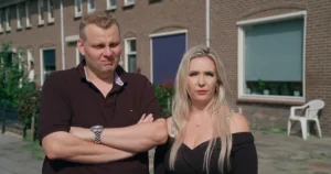 Thumbnail voor Jan en Anouk verkassen naar hotel in 'Steenrijk, Straatarm': 'Jeuk, zere ogen en insectenbeten'