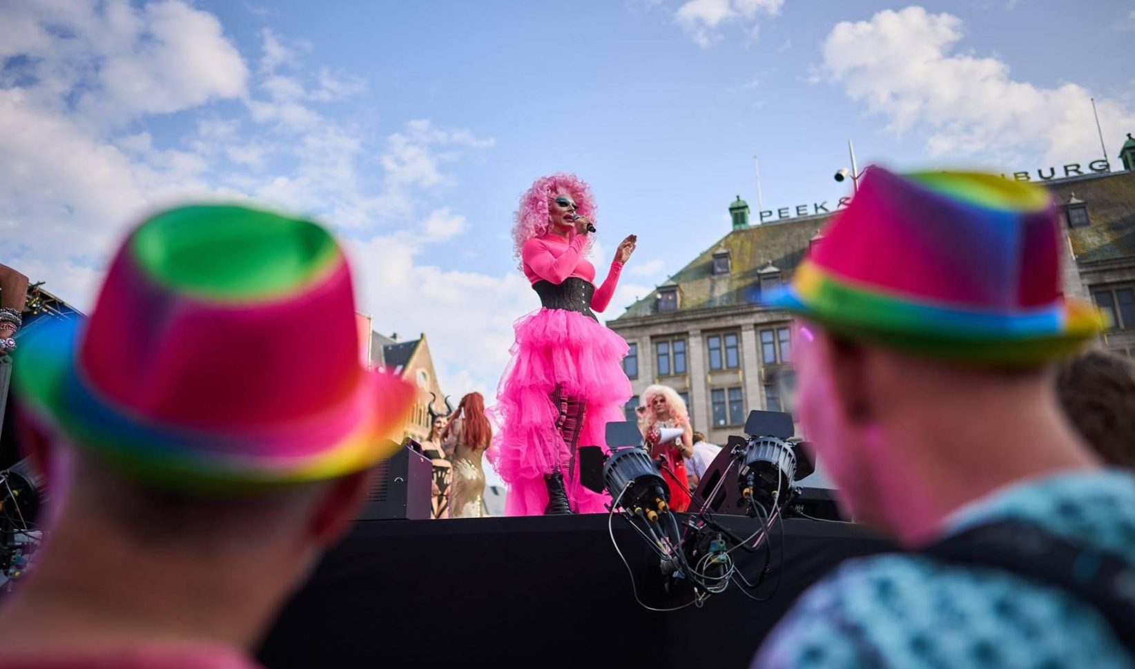 Taxichauffeur veroordeeld tot werkstraf na aanrijden dragqueen