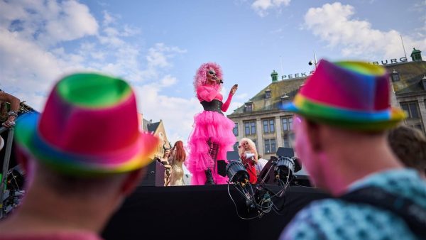 Taxichauffeur veroordeeld tot werkstraf na aanrijden dragqueen