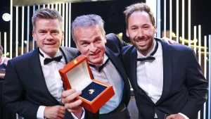 Thumbnail voor 'Dwars door de Lage Landen' wint Gouden Televizier-Ring 2024: 'We zijn super fier'