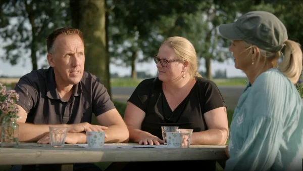 Arnold en Diana bouwen aan een gemeenschapsboerderij in 'Onze boerderij'