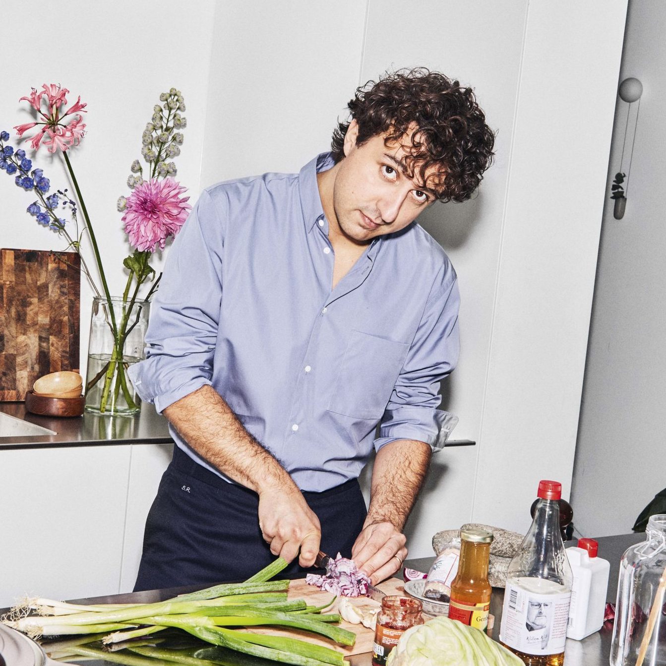 Koken met Jesse Klaver: 'M'n vrouw heeft me afgeleerd overal sambal in te gooien'