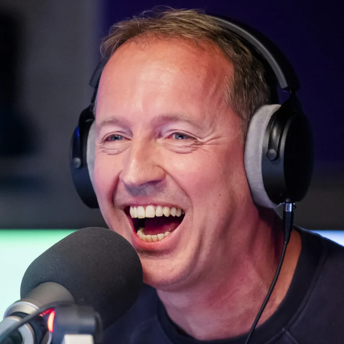 Edwin Evers in de studio van radiozender 538, waar hij terugkeert als dj. In 2018 kondigde Evers na achttien jaar aan te stoppen met zijn ochtendshow bij Radio 538.