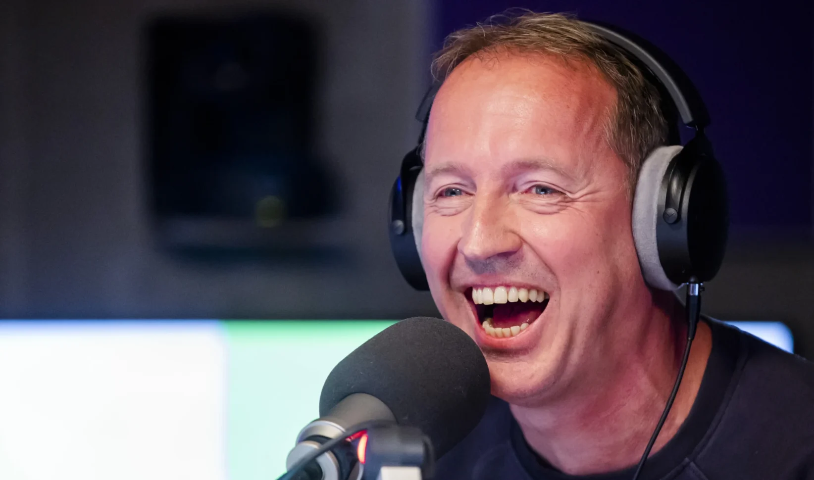 Edwin Evers in de studio van radiozender 538, waar hij terugkeert als dj. In 2018 kondigde Evers na achttien jaar aan te stoppen met zijn ochtendshow bij Radio 538.