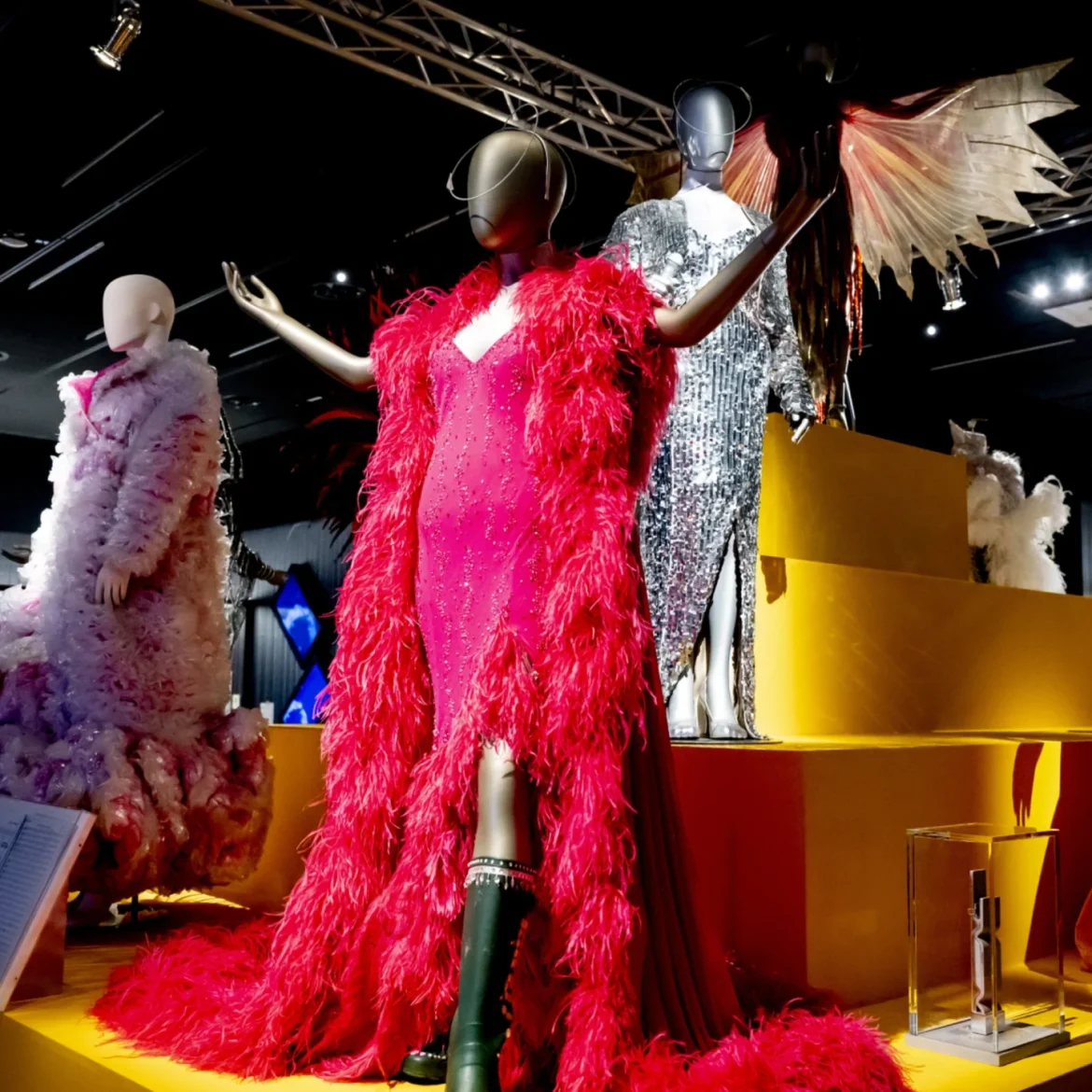 Tentoonstelling DIVA tijdens de perspreview van de tentoonstelling DIVA. De expositie gaat ondermeer over de kleren, looks en impact die diva's als Marilyn Monroe, Tina Turner en Lady Gaga hebben op de samenleving.