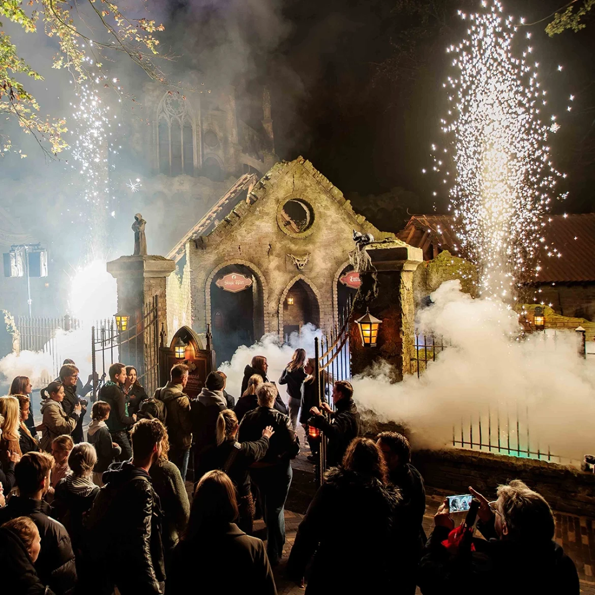 Wie durft? Griezelige attractie Danse Macabre opent in de Efteling