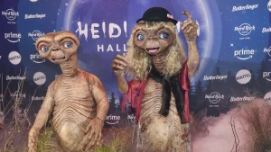 Thumbnail voor Fans zeggen allemaal hetzelfde over Heidi Klums bijzondere Halloweenkostuum