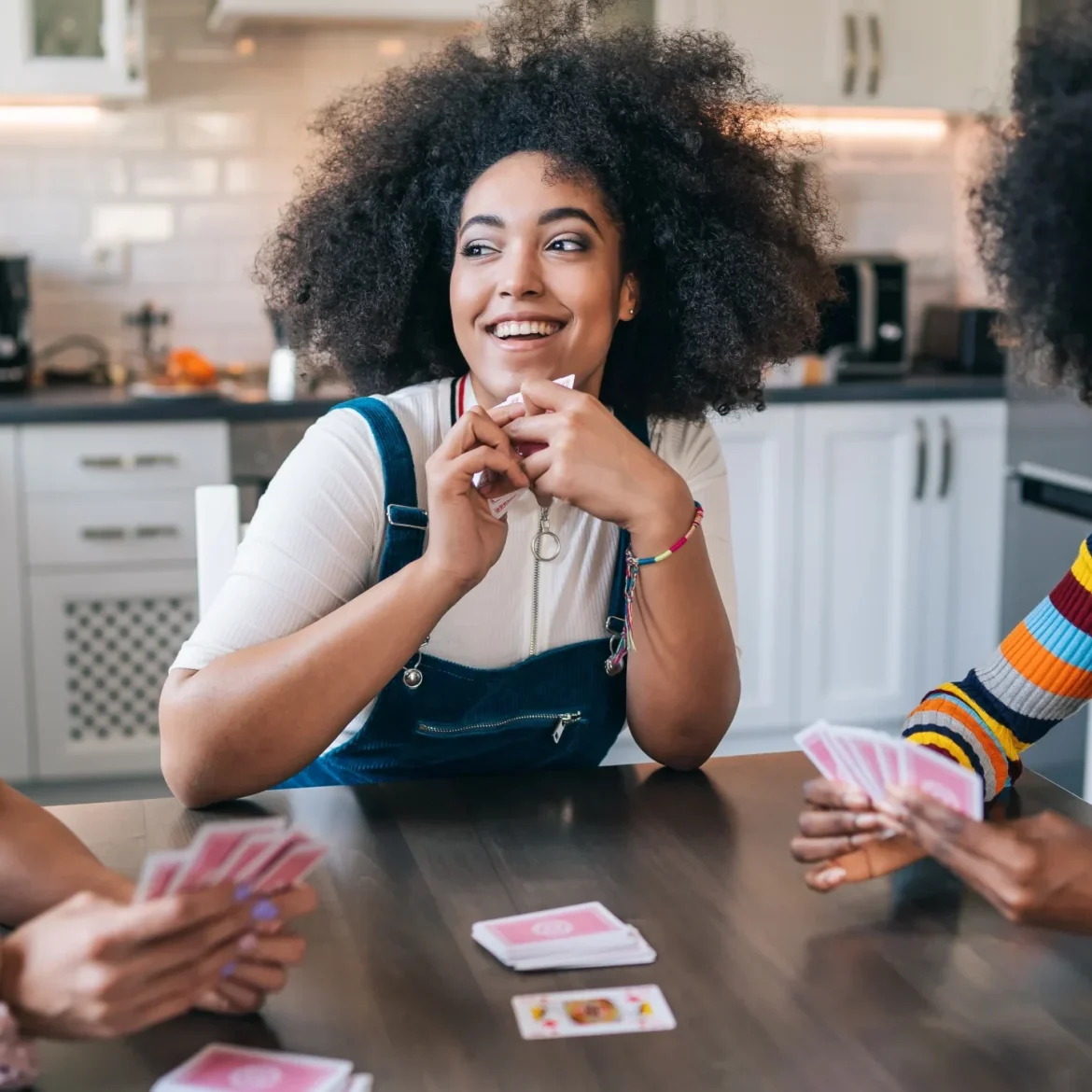 Winnen geblazen: 5 x spelletjes die ideaal zijn voor bij een leuke avond met vrienden