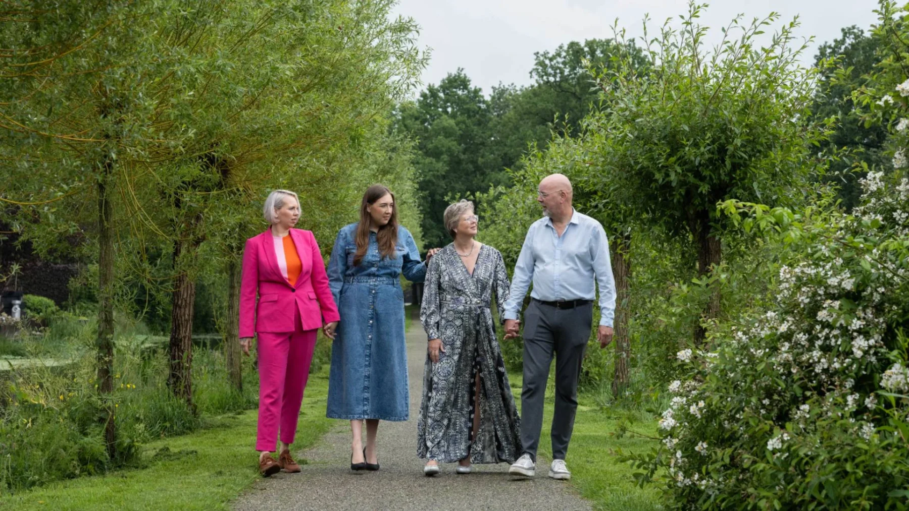 Hanneke voor Alzheimer Nederland met haar man en dochters